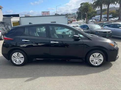 2025 Nissan Leaf S photo 4