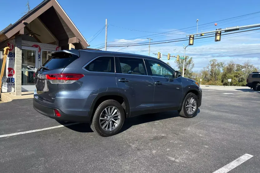2019 Toyota Highlander SE XLE photo 1