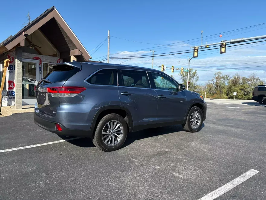 2019 Toyota Highlander SE XLE photo 1