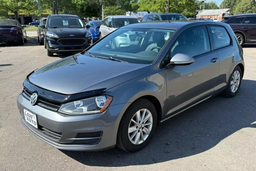 2015 Volkswagen Golf S photo 1