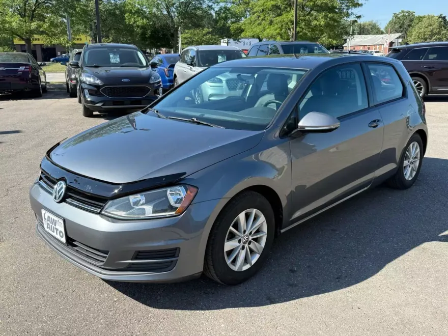 2015 Volkswagen Golf S photo 1