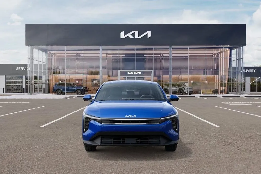 2025 Kia K4 LXS photo 1