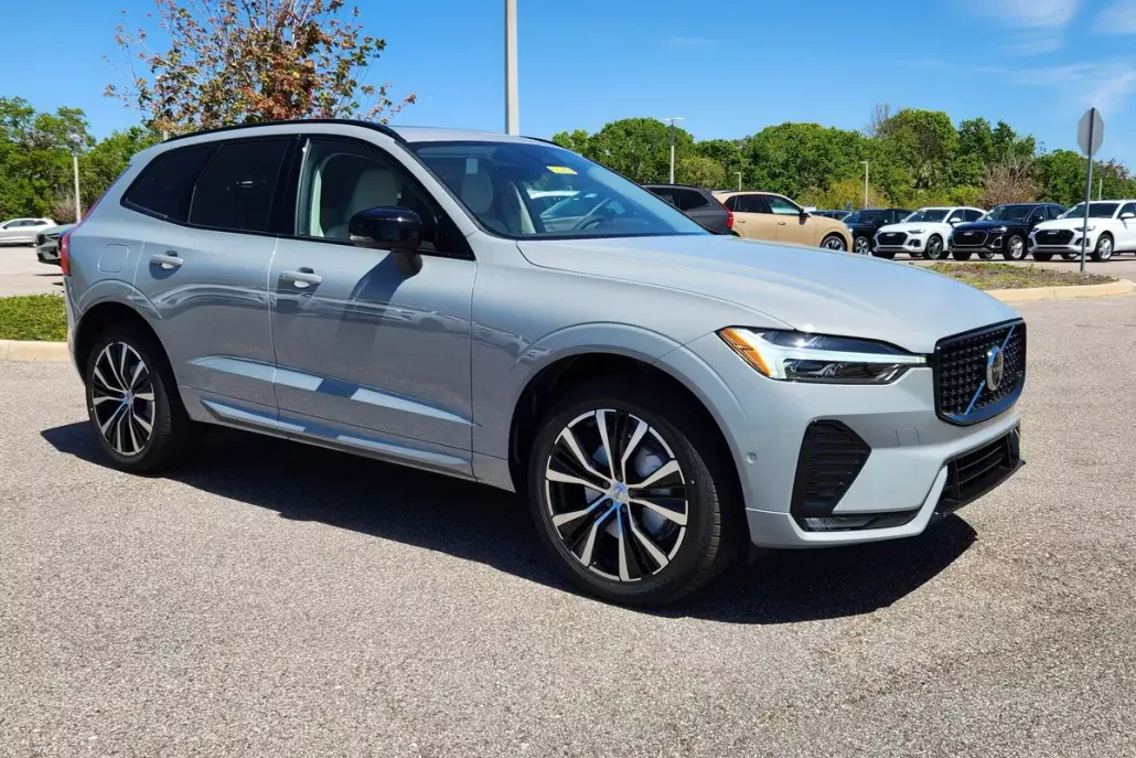 2025 Volvo XC60 B5 Plus photo 1