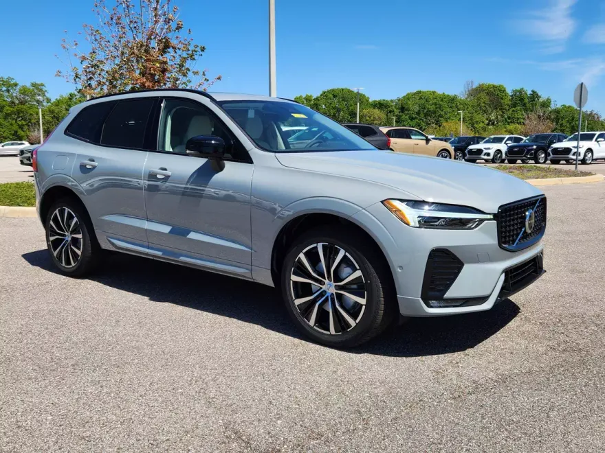 2025 Volvo XC60 B5 Plus photo 1