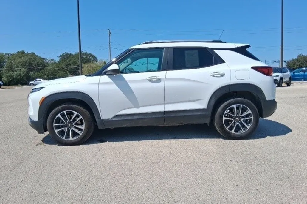 2024 Chevrolet Trailblazer LT photo 1