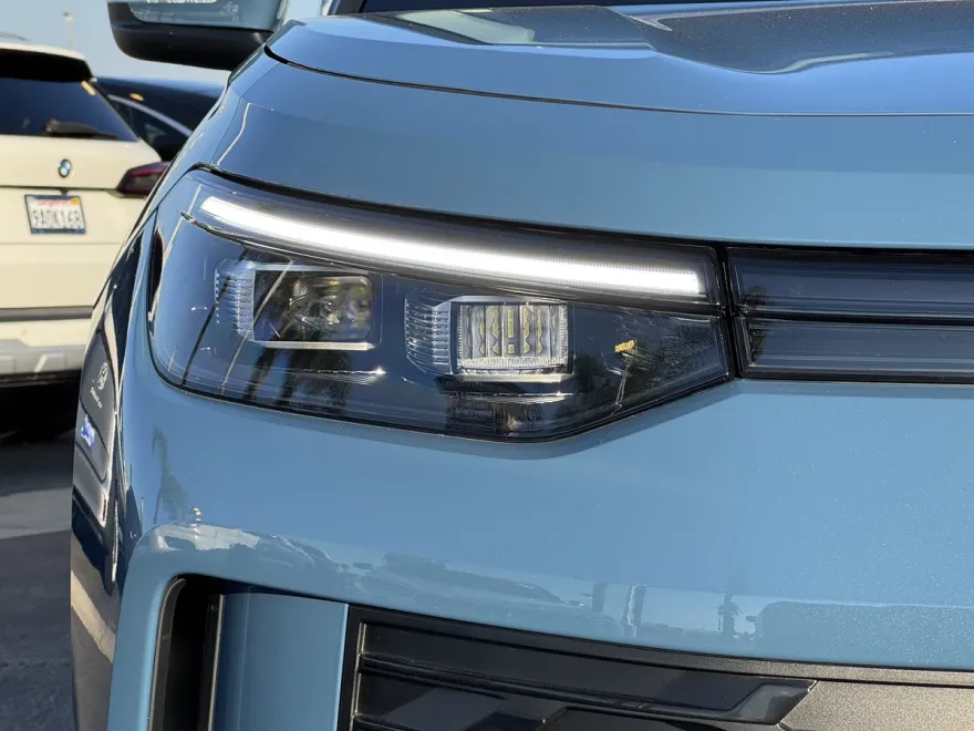 2025 Volkswagen Tiguan SE photo 1