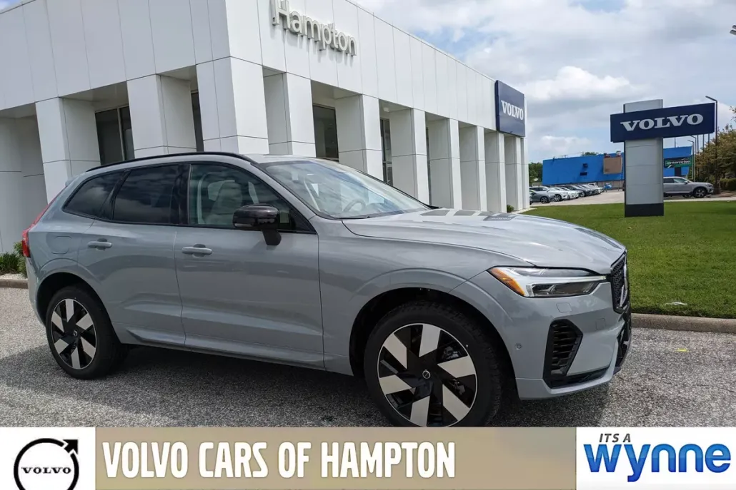 2025 Volvo XC60 Hybrid T8 Plus photo 1