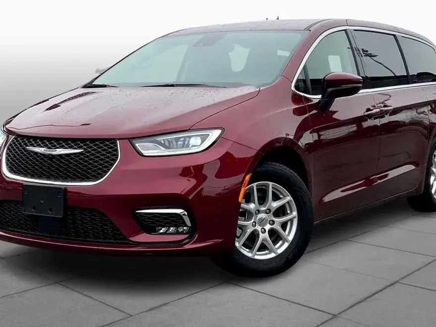 2023 Chrysler Pacifica Touring L photo 1