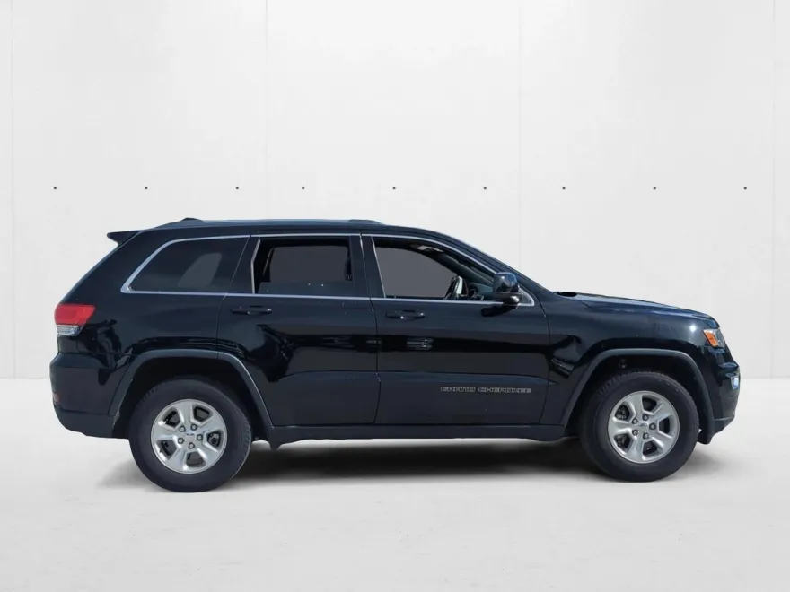 2017 Jeep Grand Cherokee Laredo Sport photo 1