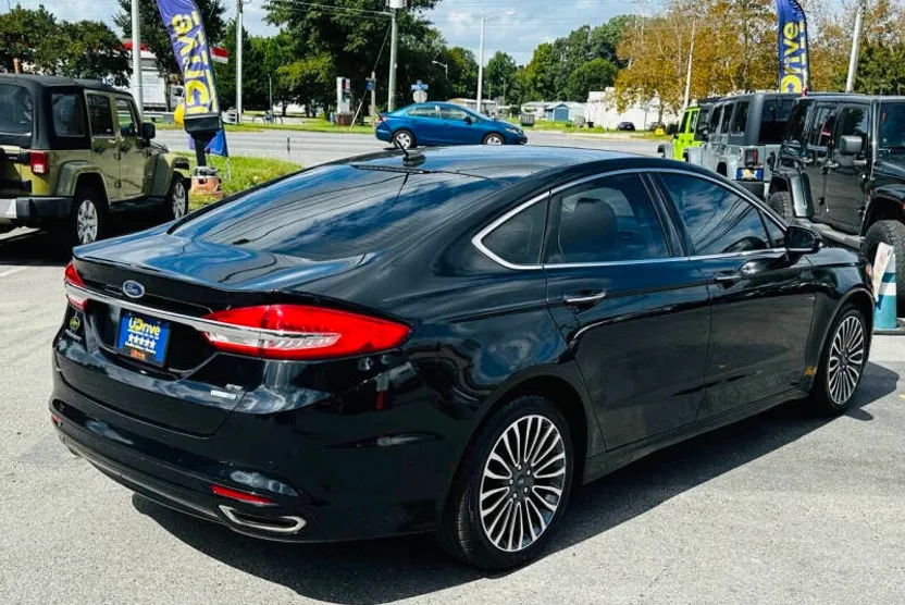 2017 Ford Fusion SE photo 1