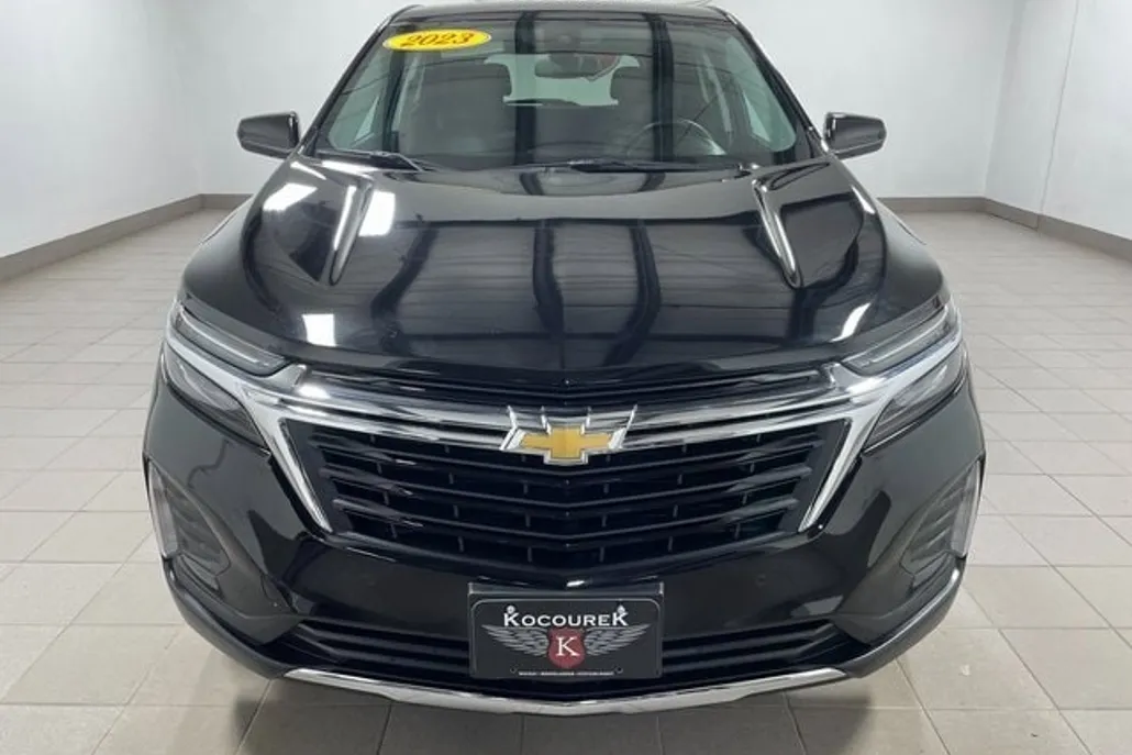 2023 Chevrolet Equinox LT photo 1