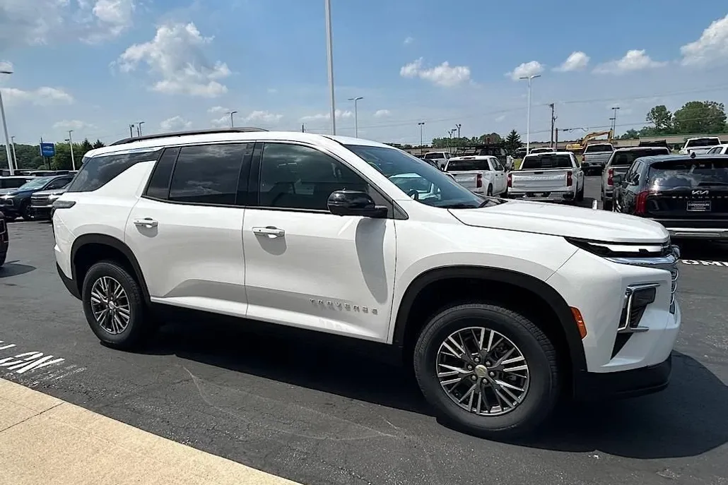 2025 Chevrolet Traverse photo 1