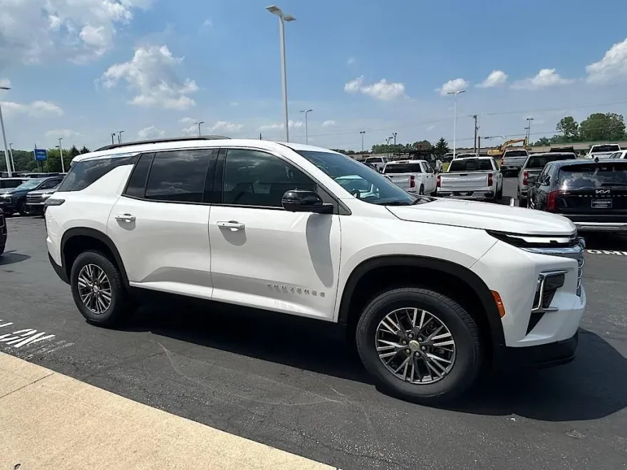 2025 Chevrolet Traverse photo 1