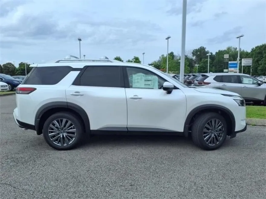 2025 Nissan Pathfinder SL photo 1