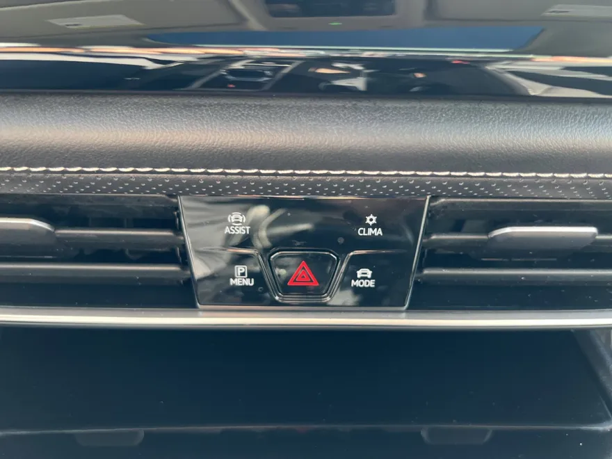 2024 Volkswagen Atlas SE Technology photo 1