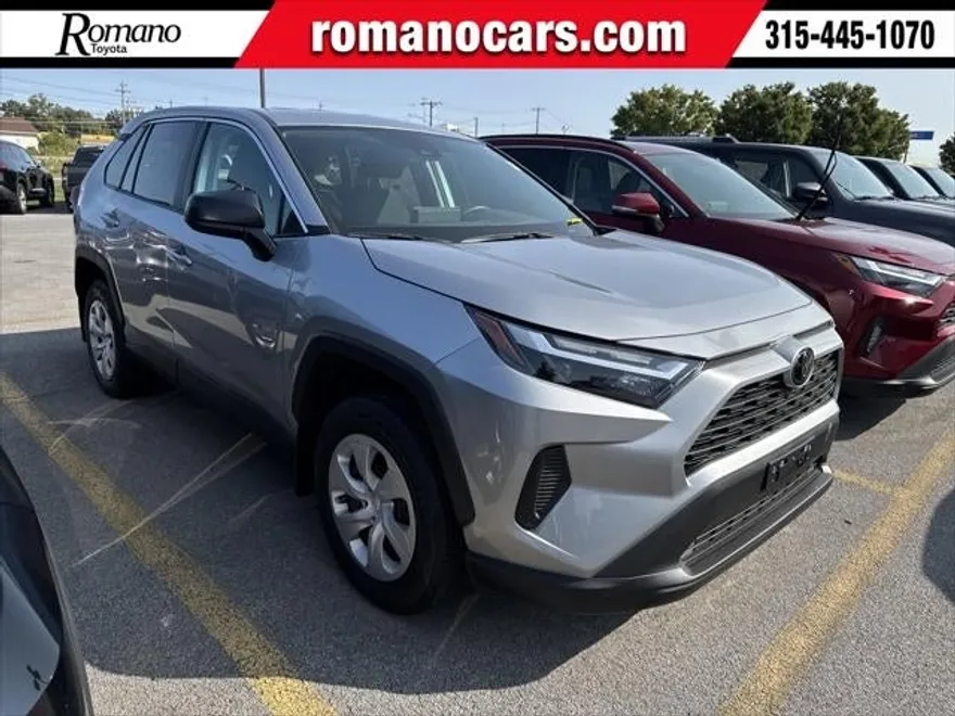 2024 Toyota RAV4 LE photo 1
