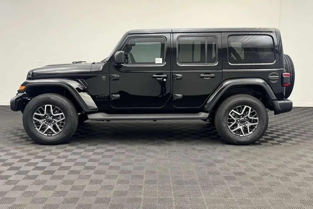 2025 Jeep Wrangler Sahara photo 1
