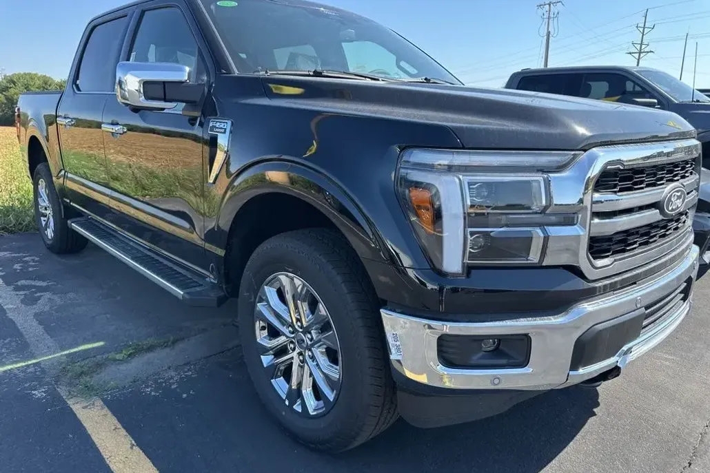 2025 Ford F-150 Lariat photo 1