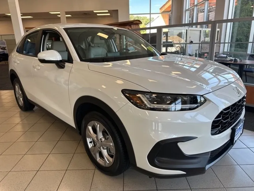 2025 Honda HR-V LX photo 1