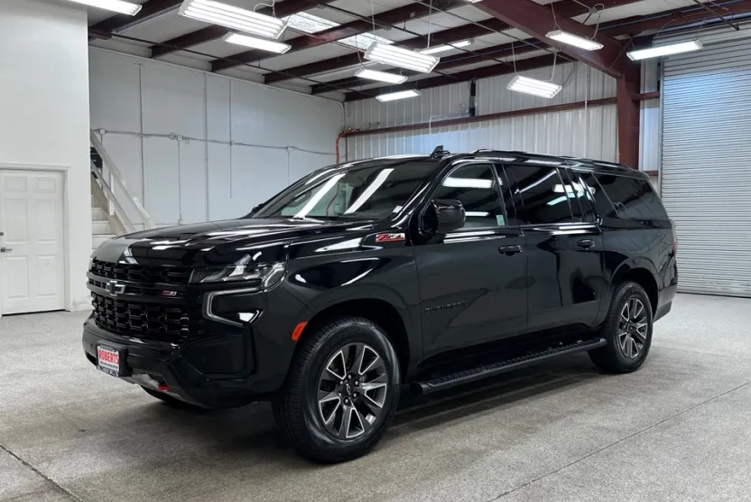 2023 Chevrolet Suburban Z71 photo 1