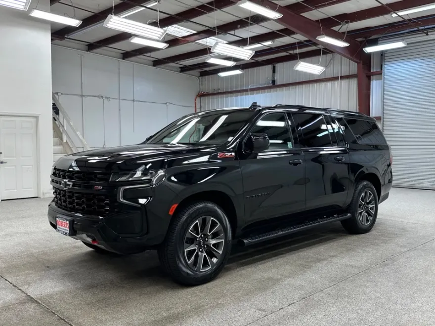 2023 Chevrolet Suburban Z71 photo 1