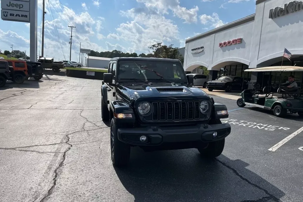 2025 Jeep Gladiator Sport S photo 1