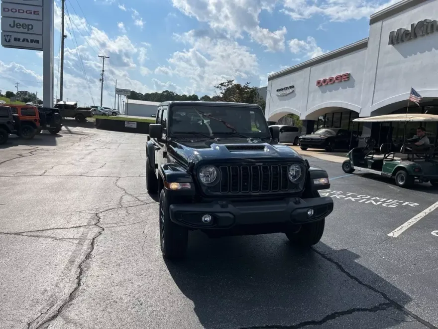 2025 Jeep Gladiator Sport S photo 1