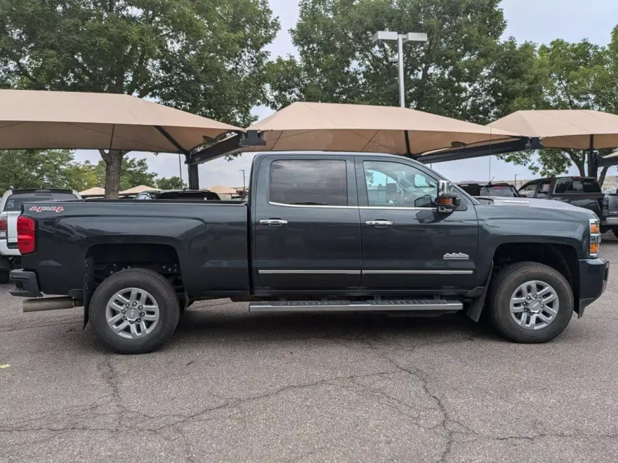 2017 Chevrolet Silverado 3500HD High Country photo 1