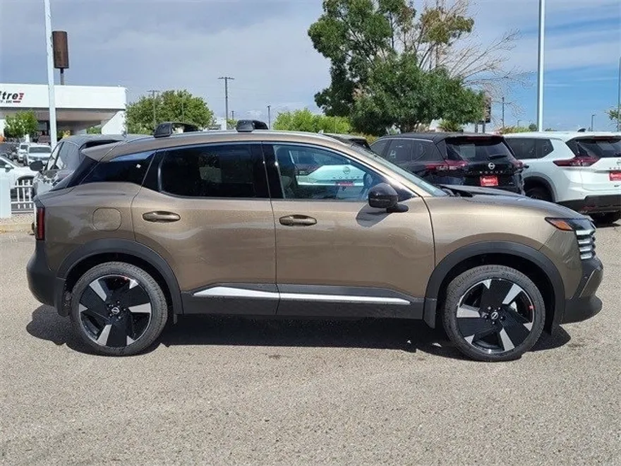 2026 Nissan Kicks SR photo 1