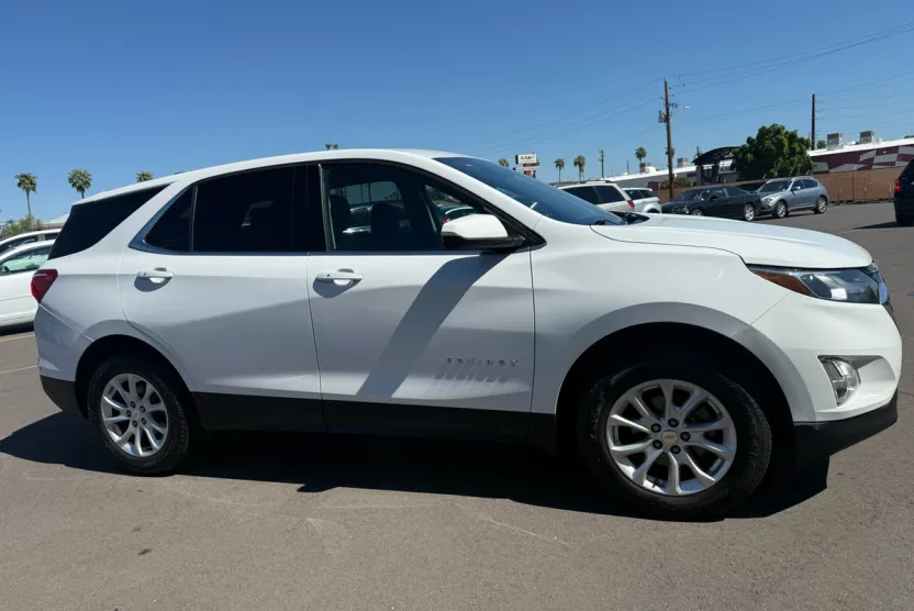 2018 Chevrolet Equinox LT photo 1