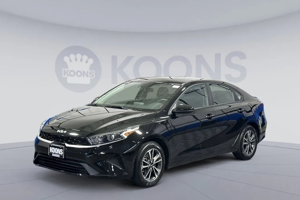2023 Kia Forte LXS photo 1