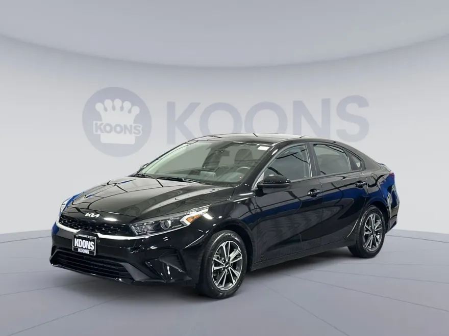 2023 Kia Forte LXS photo 1