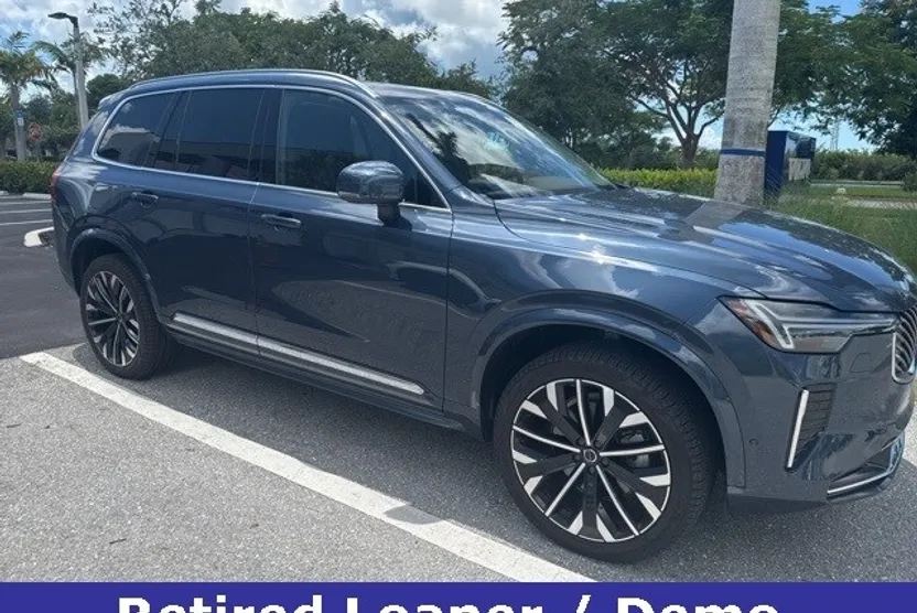 2025 Volvo XC90 B5 Plus photo 1