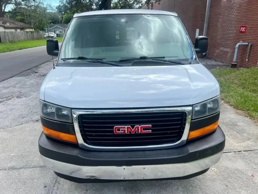 2017 Gmc Savana 2500 Cargo photo 2