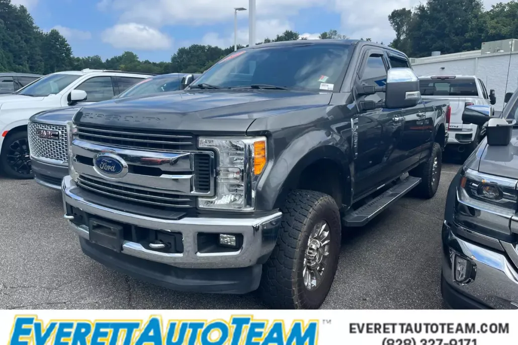 2017 Ford F-250 XLT photo 1