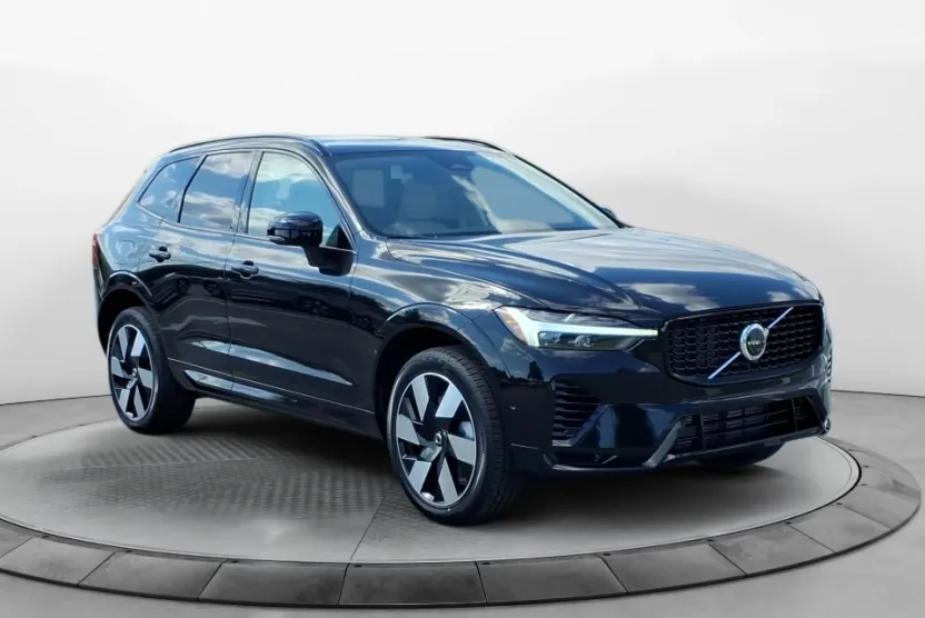 2025 Volvo XC60 Hybrid T8 Plus photo 1