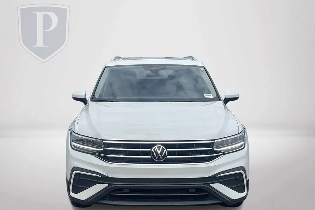 2023 Volkswagen Tiguan SE photo 1