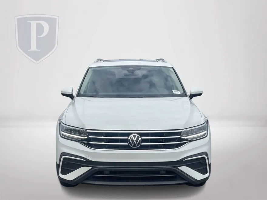2023 Volkswagen Tiguan SE photo 1