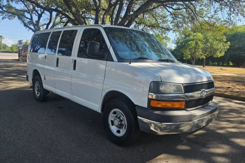 2015 Chevrolet Express LT 2500 photo 1