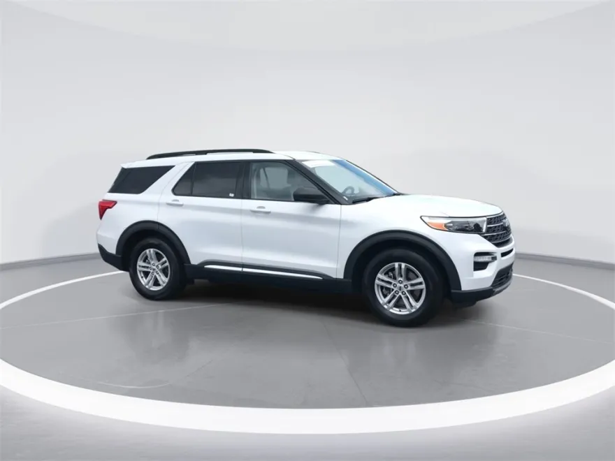 2024 Ford Explorer XLT photo 1