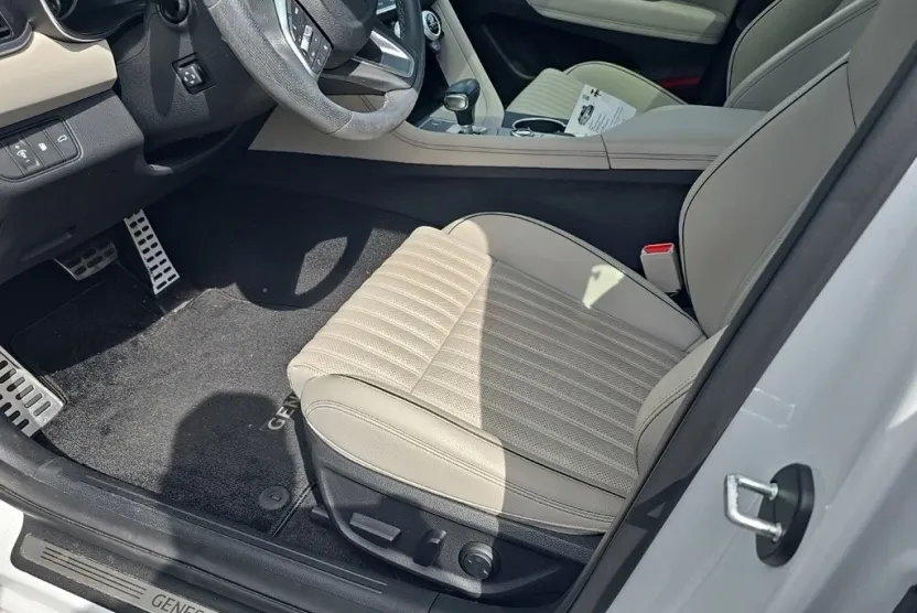 2023 Genesis G70 2.0T Sport Prestige photo 1