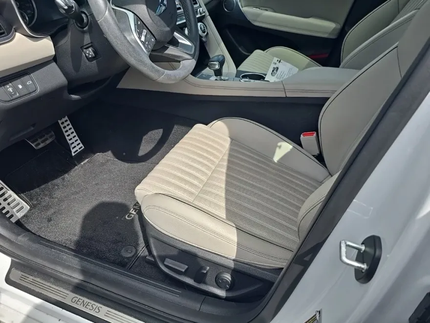 2023 Genesis G70 2.0T Sport Prestige photo 1
