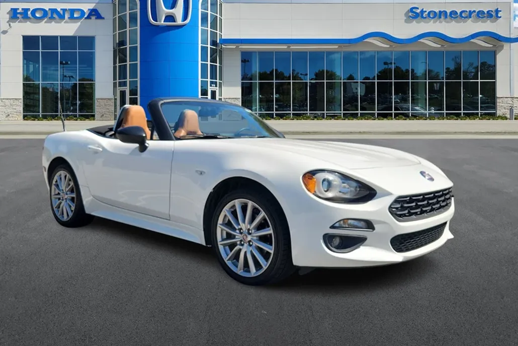 2020 Fiat 124 Spider Lusso photo 1