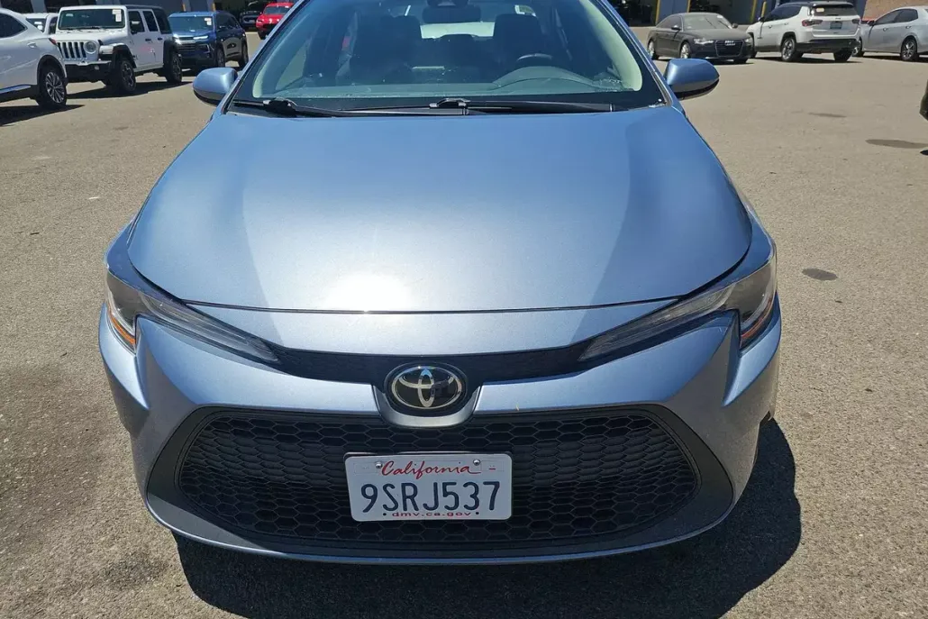 2022 Toyota Corolla LE photo 1