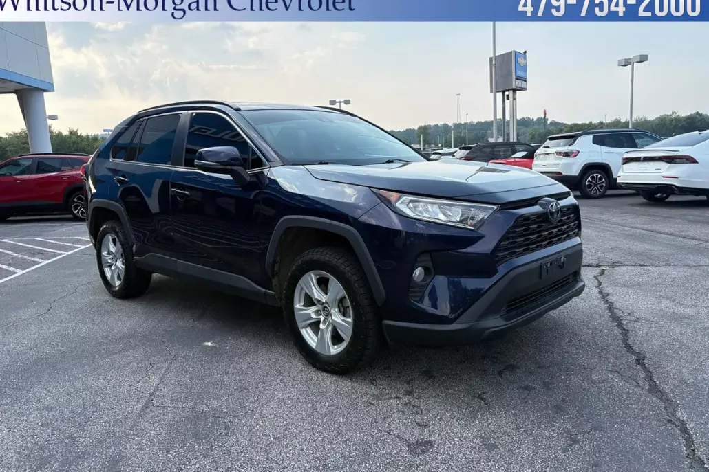 2021 Toyota RAV4 XLE photo 1