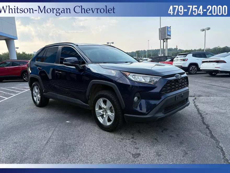 2021 Toyota RAV4 XLE photo 1
