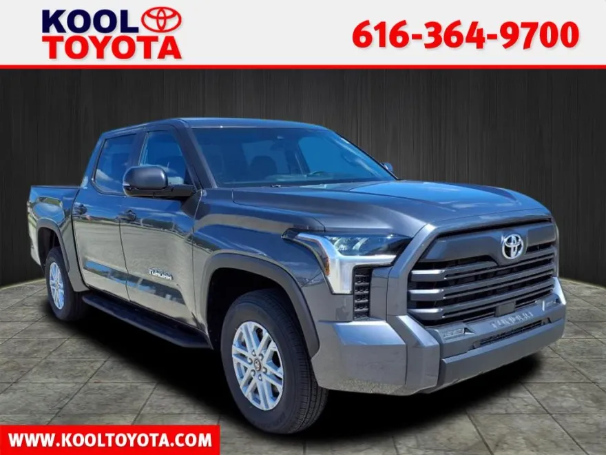 2025 Toyota Tundra SR5 CrewMax photo 1