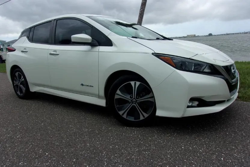 2019 Nissan Leaf SV Plus photo 1