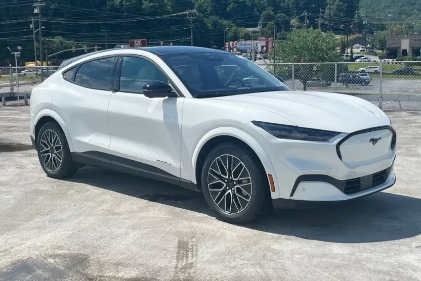 2025 Ford Mustang Mach-E Premium photo 1