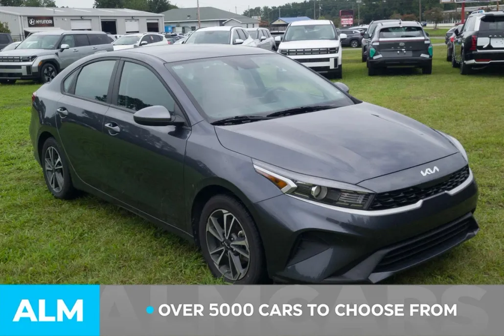 2023 Kia Forte LXS photo 1